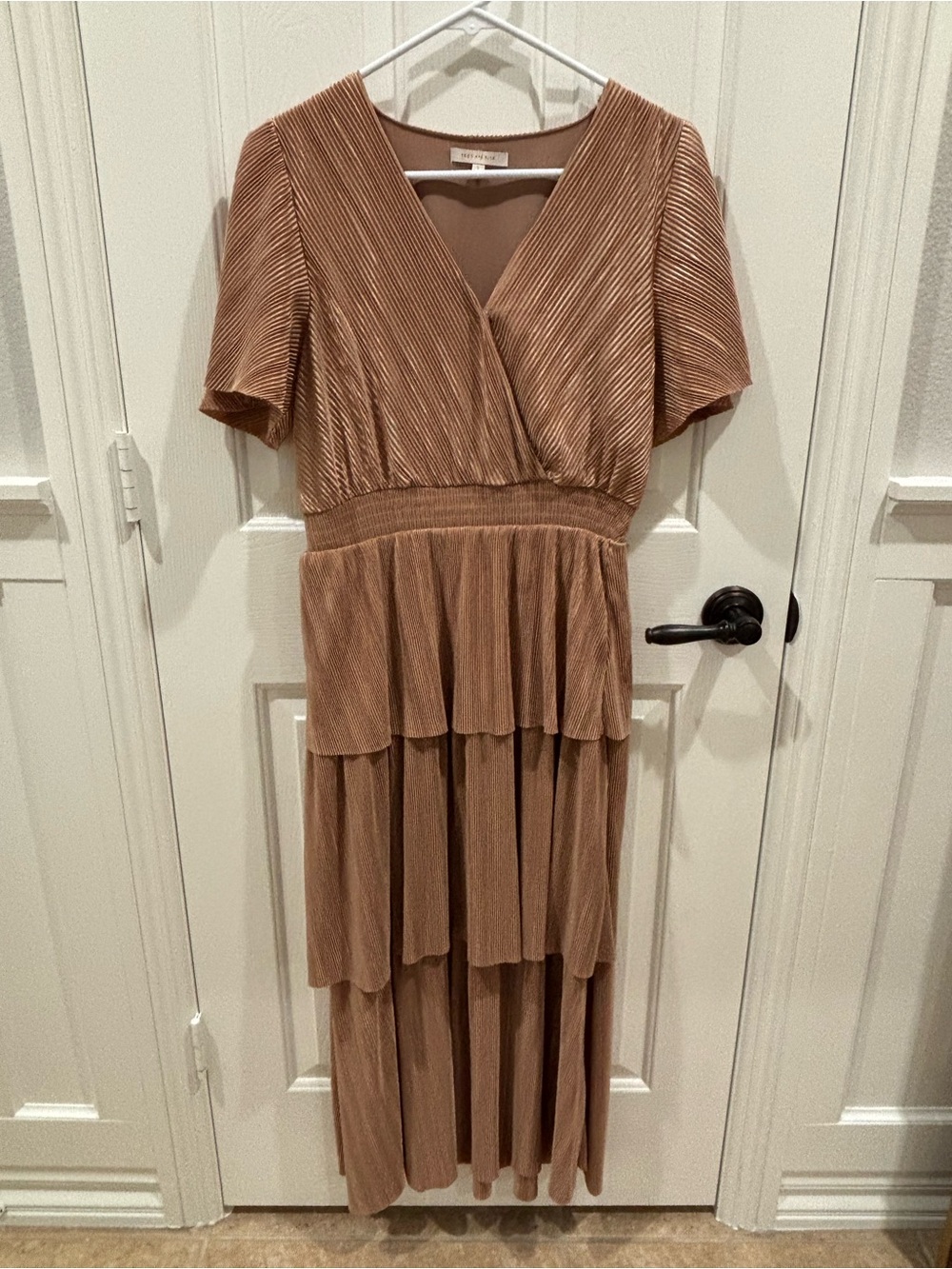 Skies Are Blue Women’s Pleated Tiered V-Neck Maxi Dress in Taupe size S